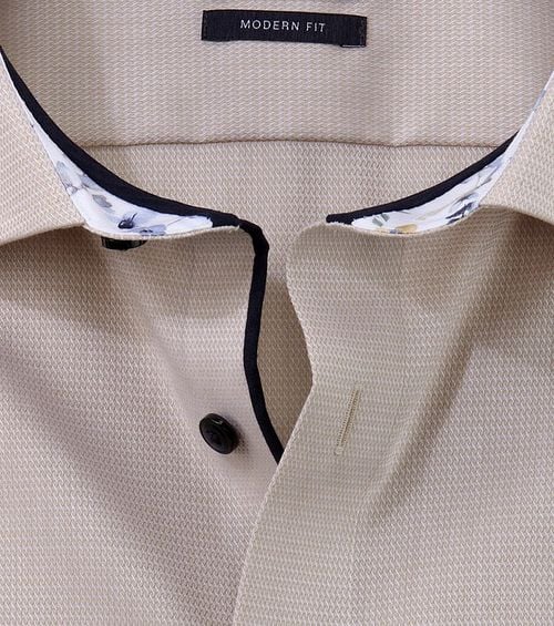 Olymp Luxor Shirt Structure Beige Model / Detail