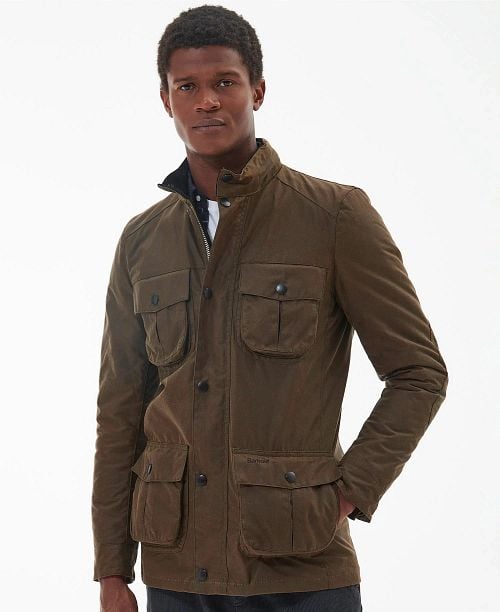 Barbour Corbridge Wachsjacke Braun Model / Voorkant