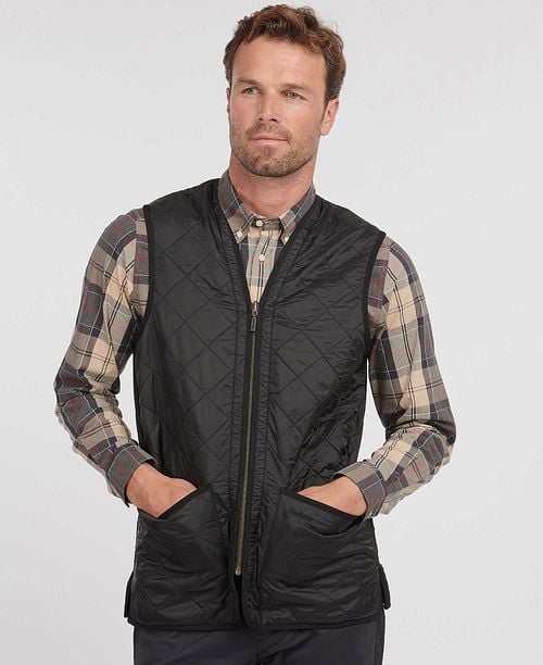 Barbour Waistcoat Polarquilt Black Model / Voorkant