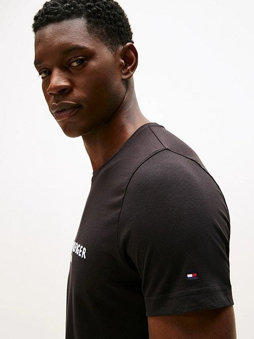 Tommy Hilfiger Logo T-shirt Zwart Model / Detail