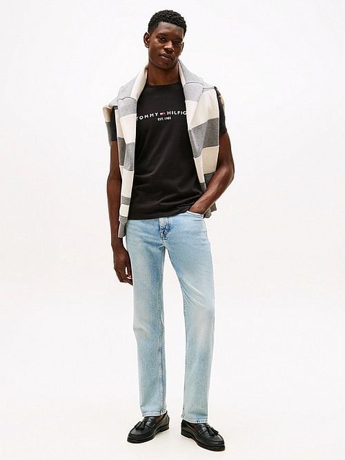 Tommy Hilfiger Logo T-shirt Zwart Model / Voorkant