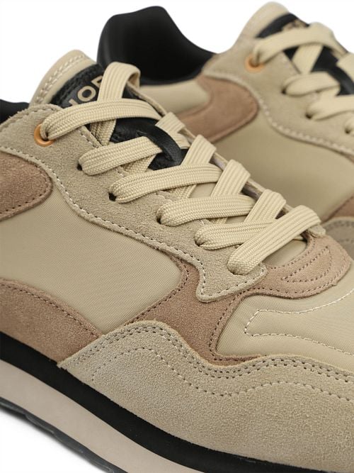 22502619-beige
