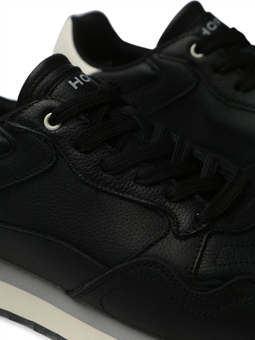 22502620-black