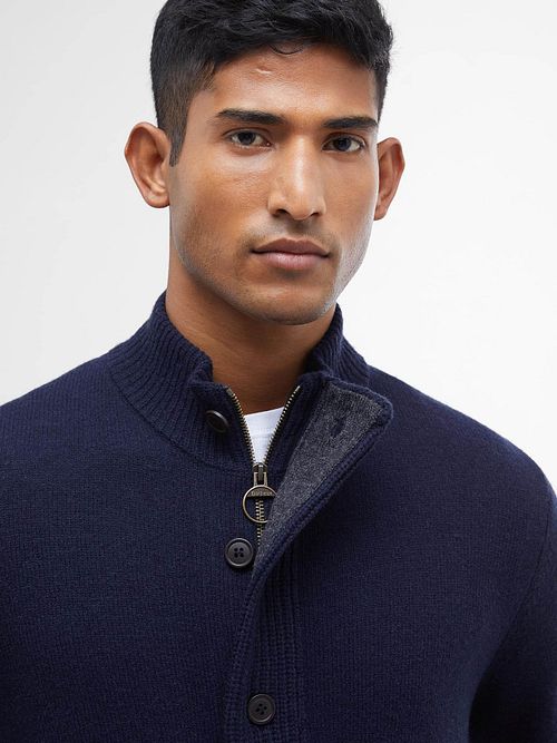 Barbour Cardigan Patch Navy Model / Detail