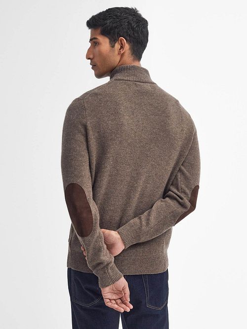 Barbour Mocker Sweater Wool Taupe Model / Achterkant
