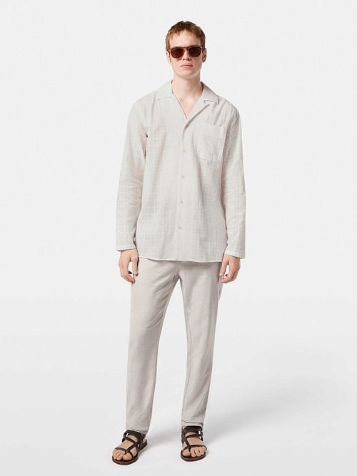 Scotch and Soda Chino Warren Linnen Greige Model / Voorkant