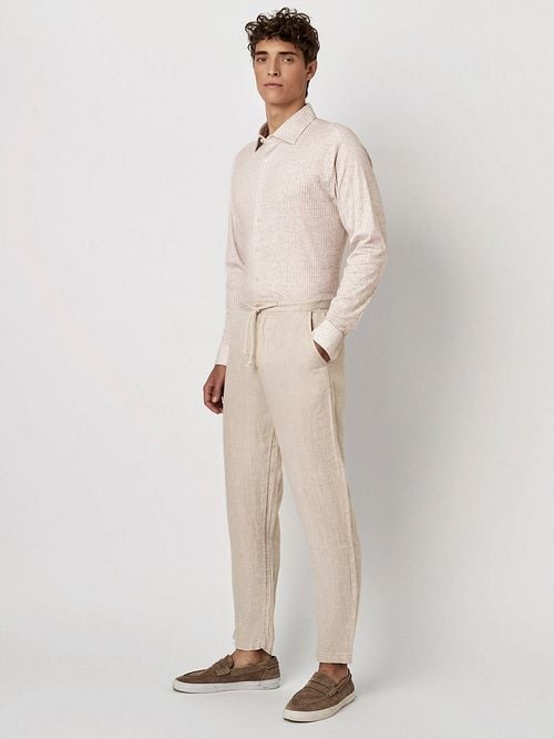 Desoto Shirt Kent Monochrome Stripes Beige Model / Voorkant