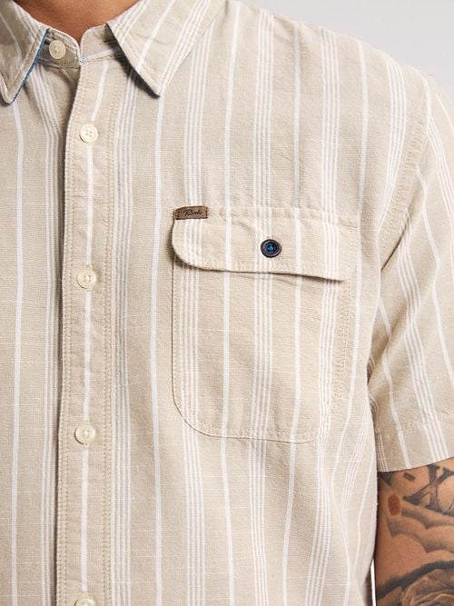 Petrol Shirt Turtlevista Beige Model / Detail