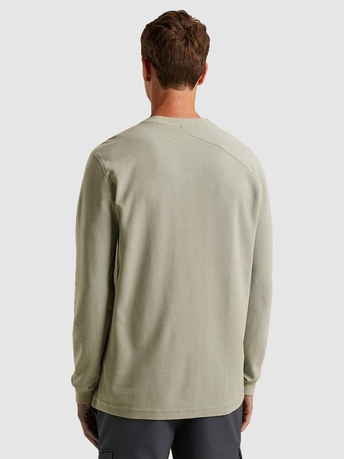 Cast Iron Longsleeve T-Shirt Waffle Hellgrün Model / Achterkant