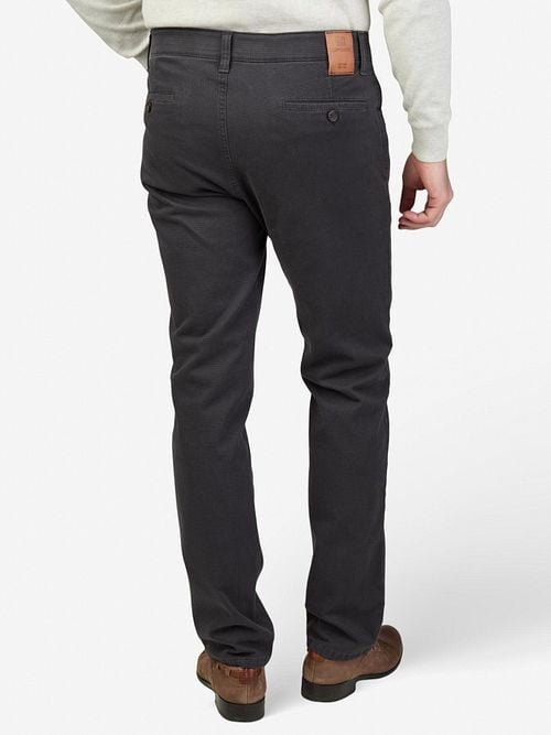 Club Of Comfort Chino Marvin Antraciet Model / Achterkant