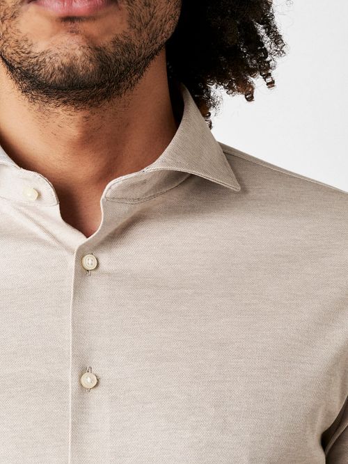 Desoto Essential Shirt Hai Piqué Beige Model / Detail