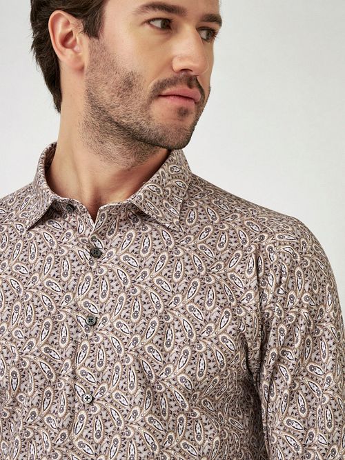 Desoto Shirt Timeless Elegance Print Paisley Beige Model / Detail