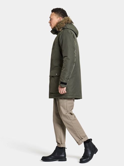 Didriksons Parka Marco Dark Green Model / Zijkant
