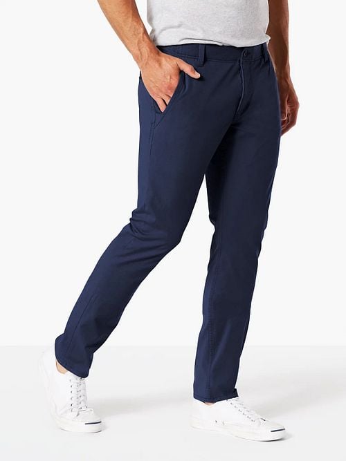 Dockers Alpha Skinny Tapered Smart 360 Flex Dunkelblau Model / Voorkant