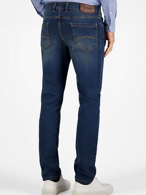 Gardeur Batu Broek Marine Blauw Model / Achterkant