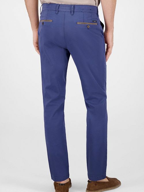 Gardeur Chino Benny 3 Indigo Blue Model / Achterkant