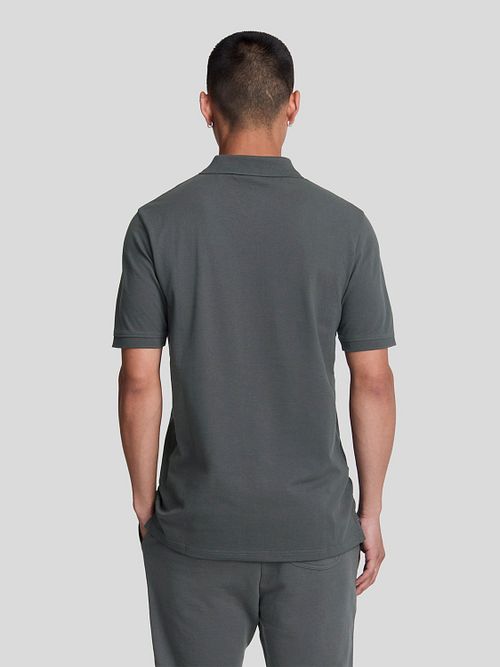 Lyle und Scott Polo Plain Anthrazit Model / Achterkant