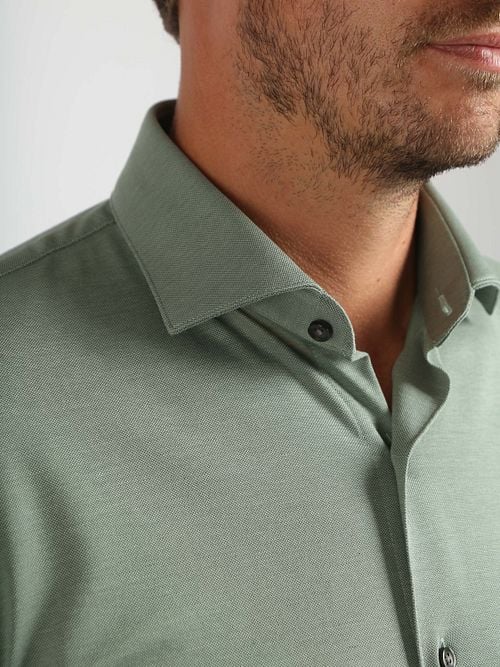 Suitable Shirt Pique Green Model / Detail