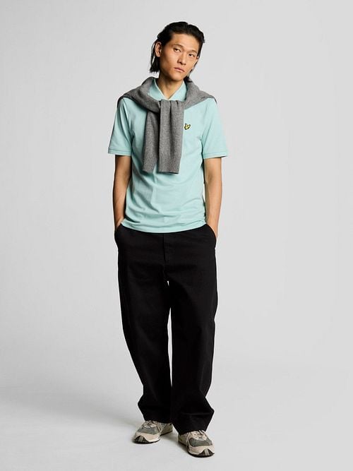 Lyle and Scott Polo Future Lichtblauw Model / Voorkant