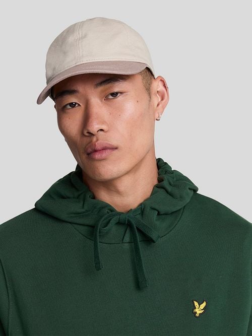 Lyle and Scott Hoodie Donkergroen Model / Detail