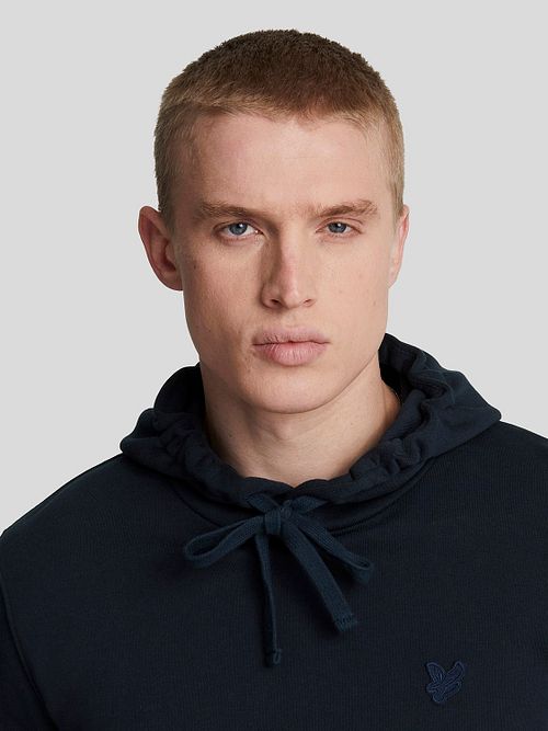 Lyle and Scott Hoodie Tonal Navy Model / Detail
