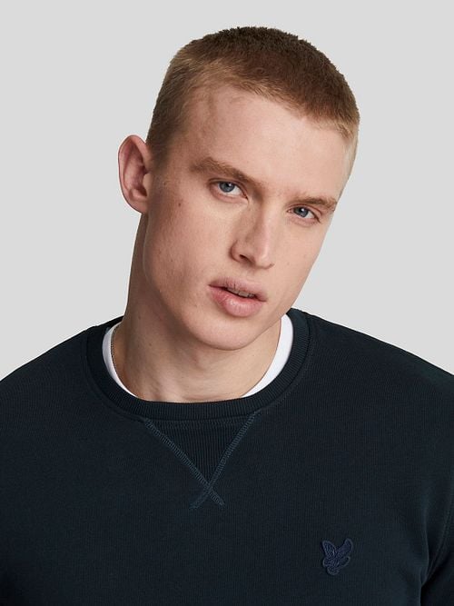 Lyle & Scott Sweater Navy Model / Detail