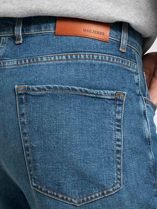 MAC Jeans Rick Blue Model / Detail