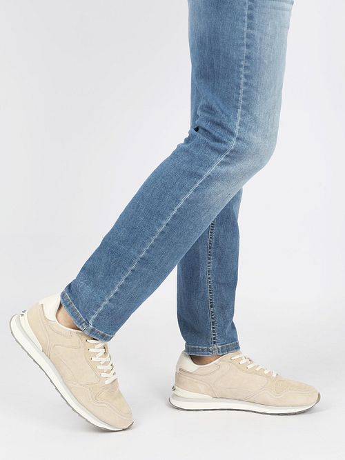 12502605-Beige