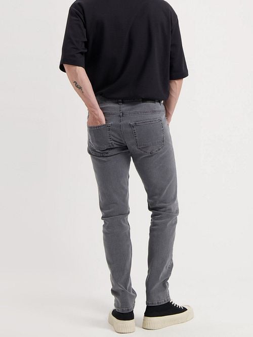 MUD Jeans Denim Rick Grey Model / Achterkant