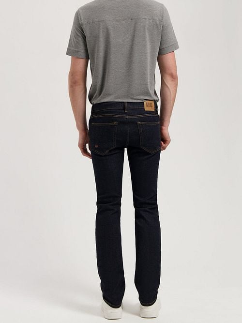MUD Jeans Denim Regular Bryce Dark Blue Model / Achterkant