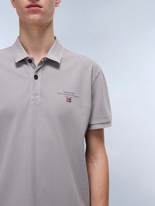 Napapijri Polo Elbas Grey Model / Detail