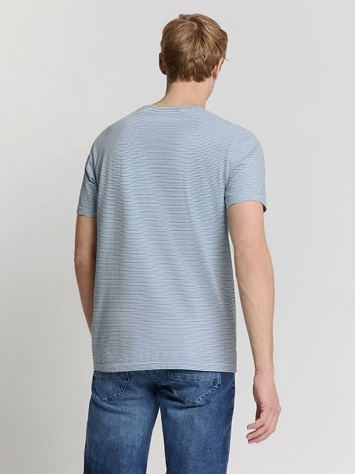 No Excess Stripes T-Shirt Light Blue Model / Achterkant