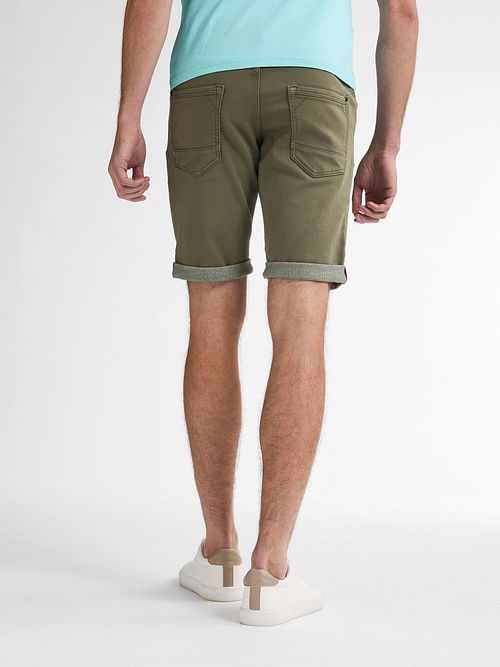Petrol Denim Short Jackson Olijfgroen Model / Achterkant
