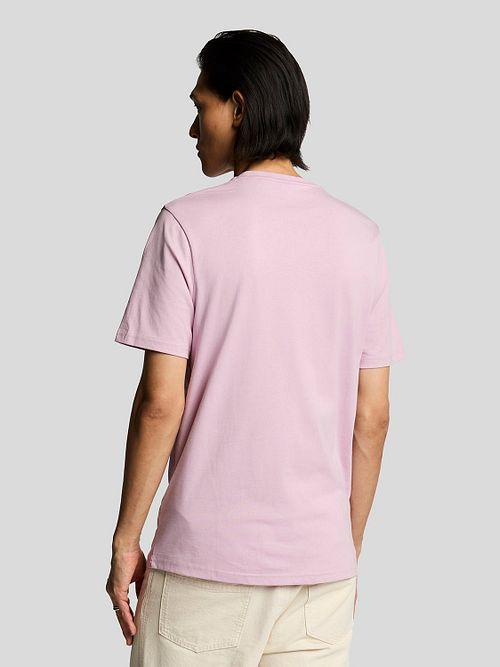 Lyle and Scott T-shirt Lichtroze Model / Achterkant