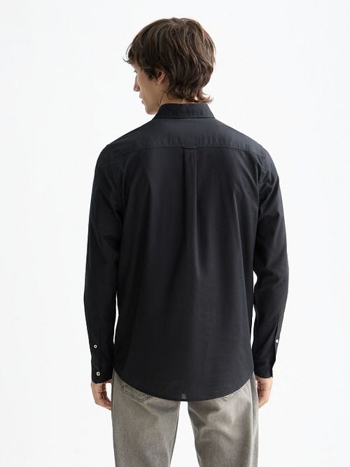 Scotch and Soda Core Oxford Hemd Schwarz Model / Achterkant