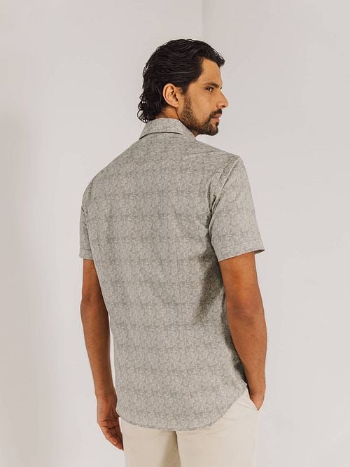 State Of Art Short Sleeve Shirt Leafs Beige Model / Achterkant