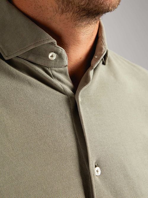Suitable Piqué Hemd Taupe Model / Detail