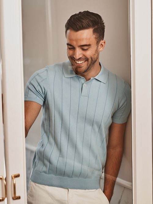 Suitable Respect Polo Drop Needle Lichtblauw Model / Sfeerbeeld met Bram