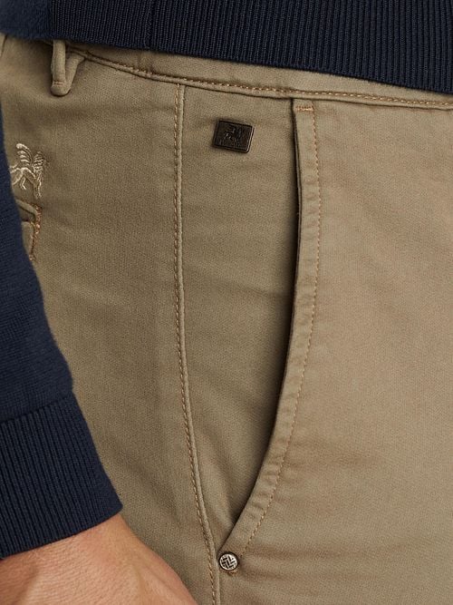 Vanguard V9 Chino Dobbey Greige Model / Detail