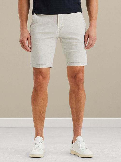 Vanguard V9 Chino Short Ecru Model / Voorkant