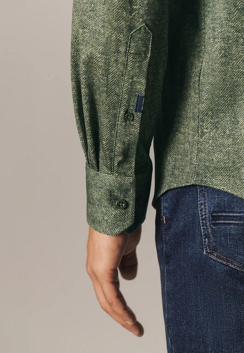 State of Art Chemise Jersey Herringbone Verte Model / Detail