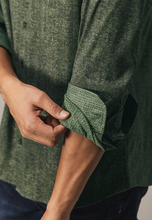 State of Art Chemise Jersey Herringbone Verte Model / Detail