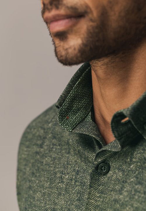 State of Art Chemise Jersey Herringbone Verte Model / Detail