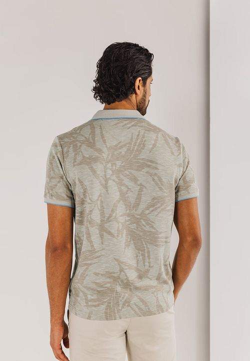 State of Art Poloshirt Faded Leaf Beige Model / Achterkant