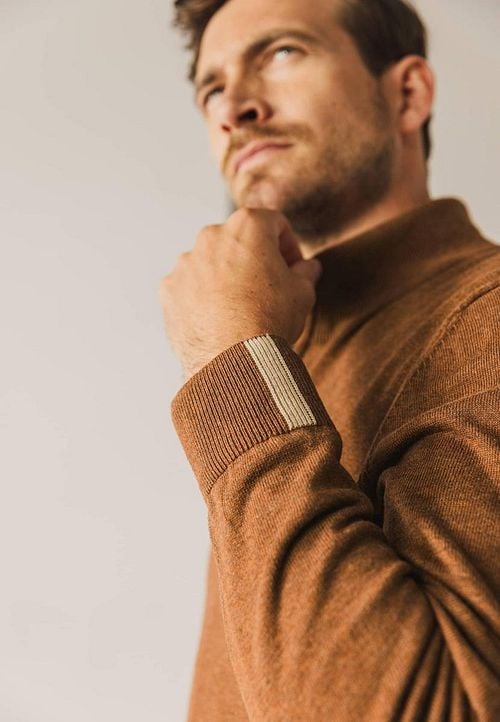 State Of Art Pull Half Zip Hazelnut Marron Model / Detail