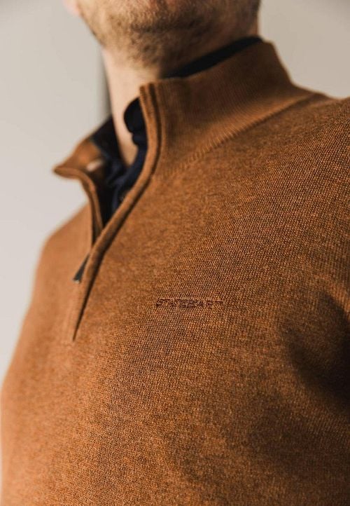 State Of Art Pull Half Zip Hazelnut Marron Model / Detail