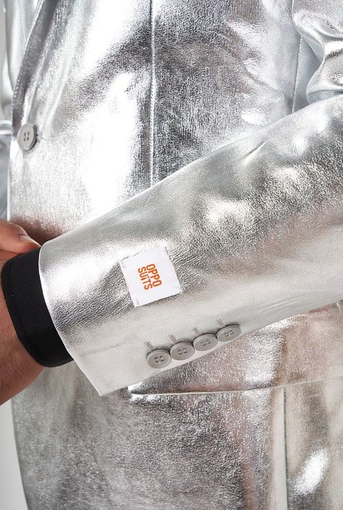 OppoSuits Shiny Silver Suit Model / Detail