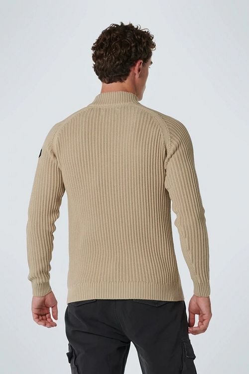 No Excess Pullover Turtle Knitted Beige Model / Achterkant