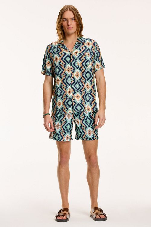 Shiwi Shirt Mayan Geo Green Model / Voorkant
