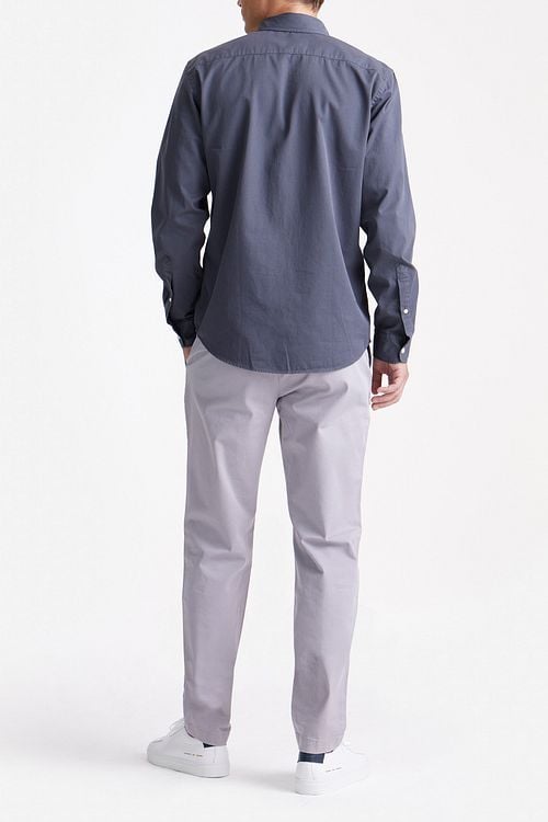 King Essentials The Tommy Hemd Antraciet Model / Achterkant